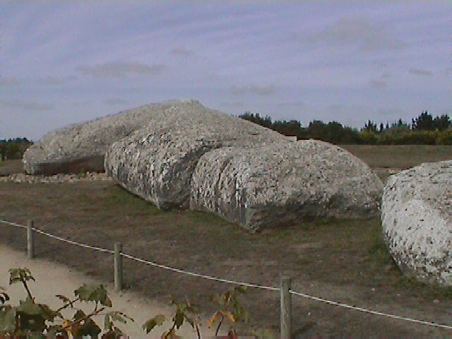 Le grand menhir Brise, France