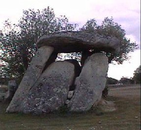 Dolmen close to Pavia, Portugal. (ancient-wisdom.com)