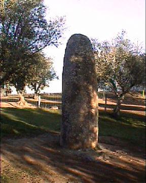 Menhir dos Almendres, Portugal. (ancient-wisdom.com)