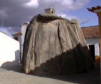 St. Dinis dolmen, pavia, portugal. (ancient-wisdom.com)